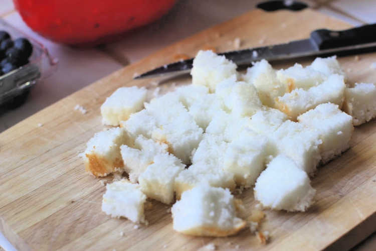 Sponge cake cut up for a treat recipe, no bake summer dessert - DearCreatives.com