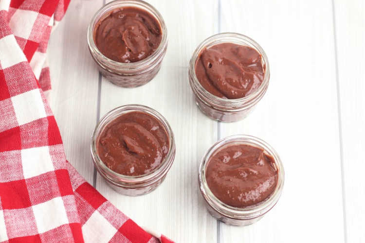 chocolate pudding that was made and put into mini mason jar dessert cups. Recipe, DIY and Free Printable at DearCreatives.com