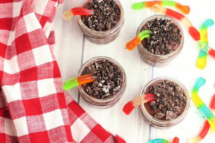 mini dessert cups recipe with crushed cookies for the treat recipe. DearCreatives.com