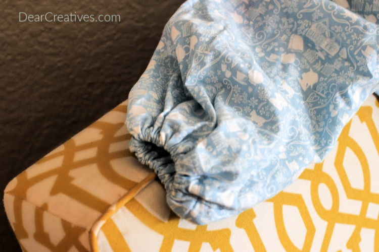 Anne-of-Green-Gables-Costume-close-up-of-the-sleeve-on-the-dress-See-how-to-make-the-costume-prairie-dress-at-©-2019-DearCreatives.com_