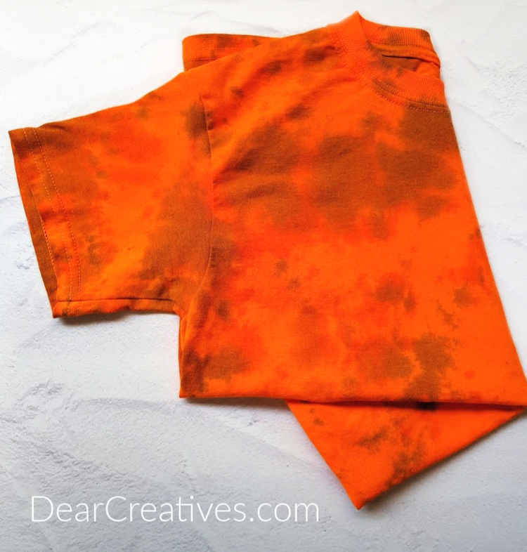 Crumple Tie-Dye T-shirt - See this and other designs, along with a tie-dye party and tie-dye techniques for beginners at DearCreatives.com