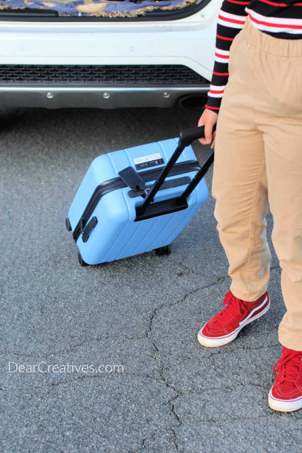 traveling light with a carry-on bag© 2019 DearCreatives.com