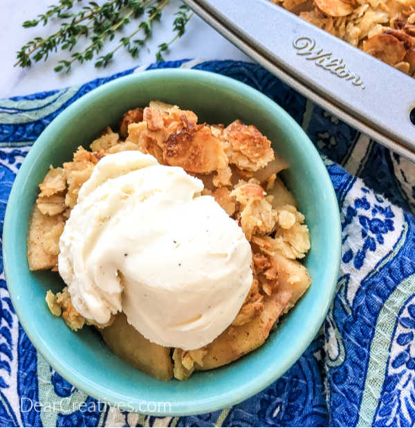 Cinnamon Apple Crisp - Filled with apples, cinnamon, oatmeal...This is an easy apple dessert to make. Perfect for fall or anytime you have fresh apples. DearCreatives.com