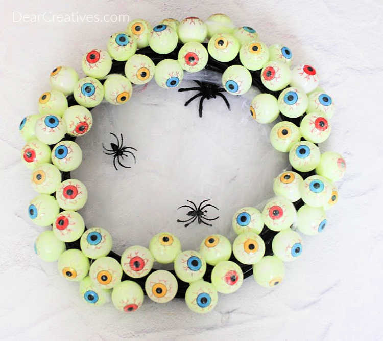 Finished Halloween Eyeball Wreath - Eyeball Wreath DIY © DearCreatives.com