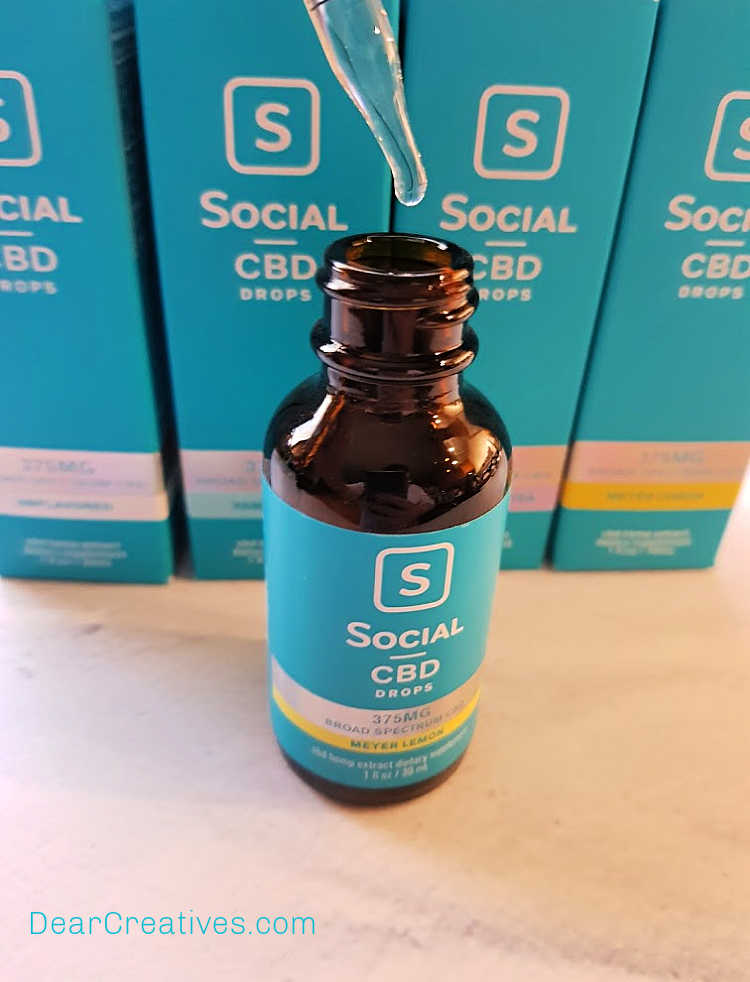 CBD Oil in a dropper - CBD benefits from the oils, what they are, how to use them... DearCreatives.com
