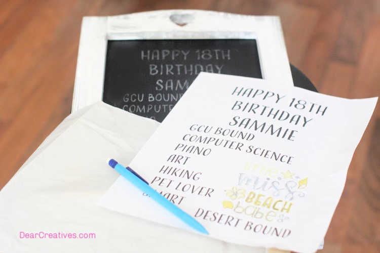 Tutorial for lettering on chalkboards by using a tracing method. DIY Chalkboard Art - DearCreatives.com