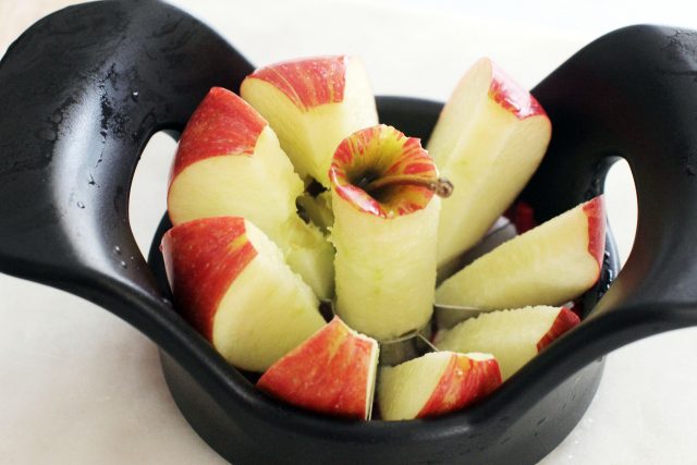 apple sliced with an apple slicer - Farmbox Direct - sliced apple © DearCreatives.com