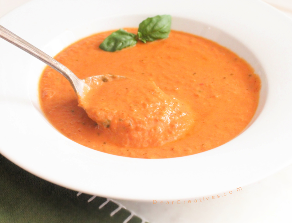 tomato soup recipe - Make a creamy bowl of homemade tomato soup. Easy, delicious and perfect for soup season...Grab the recipe at DearCreatives.com 