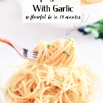 Spaghetti with garlic - Grab this flavorful spaghetti recipe and have a light pasta dinner in 10 minutes! © DearCreatives.com