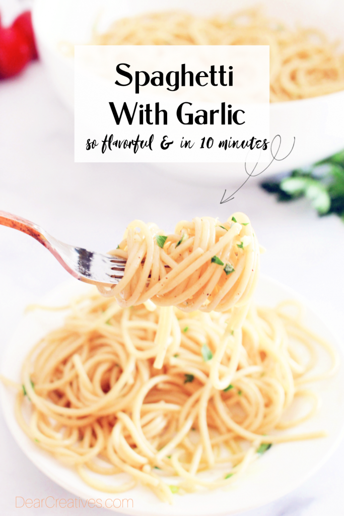 Spaghetti with garlic - Grab this flavorful spaghetti recipe and have a light pasta dinner in 10 minutes! © DearCreatives.com