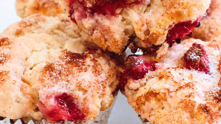 Strawberry Muffins - Enjoy these muffins with strawberries for breakfast, brunch, or a snack. Tasty and topped with cinnamon and sugar to compliment the flavors. Easy Strawberry Muffins Recipe DearCreatives.com