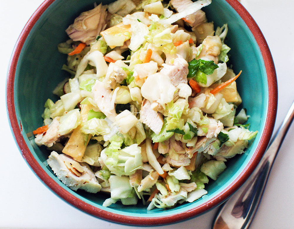 Asian Chicken Salad in a bowl ready to eat - simple, easy and quick dinner idea © DearCreatives.com