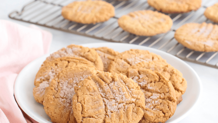 Cookies Recipe peanut butter cookies with pumpkin spice. © DearCreatives.com