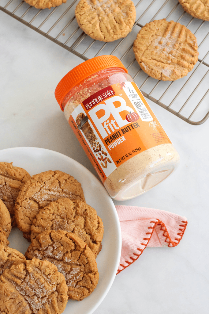Peanut Butter Pumpkin Spice Cookies - delicious, chewing and filled with rich peanut butter flavor and mild pumpkin spice flavor © DearCreatives.com
