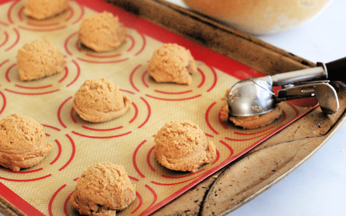 Scooping cookie dough onto a baking sheet. Cookies recipe at © DearCreatives.com