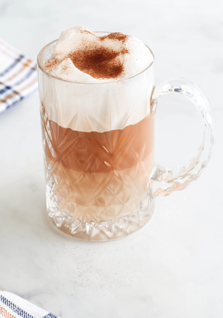 See how to make a tea latte. Easy and delicious. - Maple Apple Cider Tea Latte © DearCreatives.com