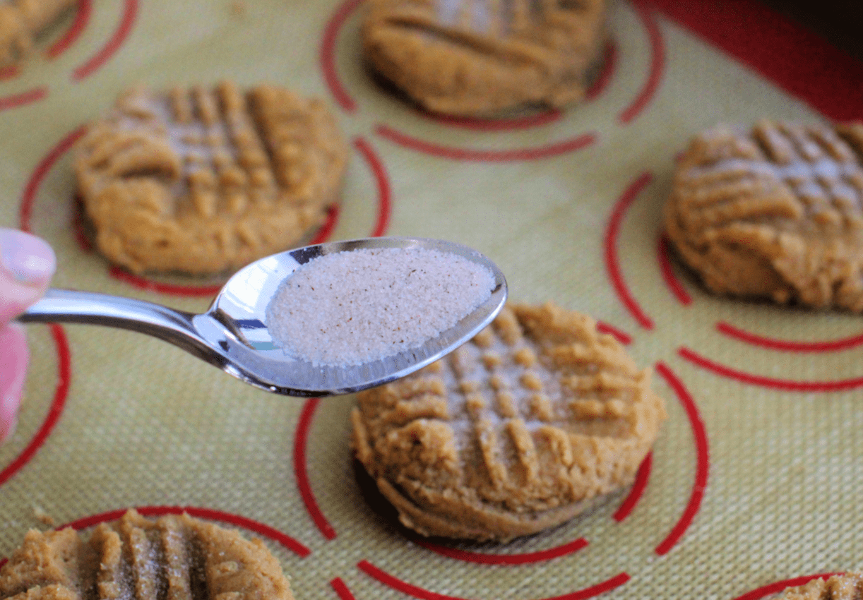 Sprinkling sugar and spice onto peanut butter cookies - Recipe for peanut butter pumpkin spice cookies at ©DearCreatives.com
