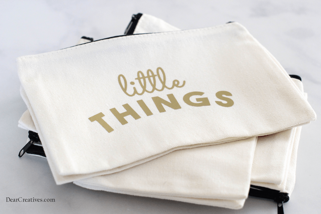 Cricut Craft Project - Canvas bags decorated with iron-on designs. DIY at ©2021 DearCreatives.com