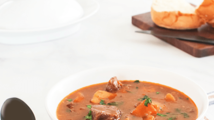 Instant Pot Beef Stew - Perfect for a cold night or for a family dinner. This healthy beef stew recipe is easy to make. The beef is so tender and it's so yummy! DearCreatives.com