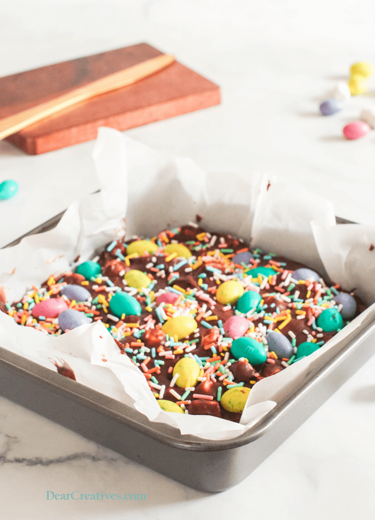 Chocolate Fudge For Easter - Easy fudge recipe at © DearCreatives.com