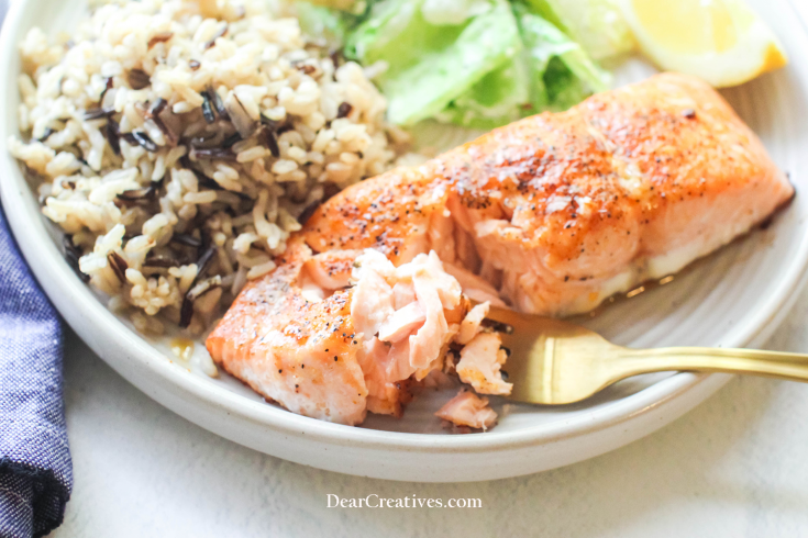 Delicious, flaky, salmon dinner on a plate - salmon recipe at © DearCreatives.com