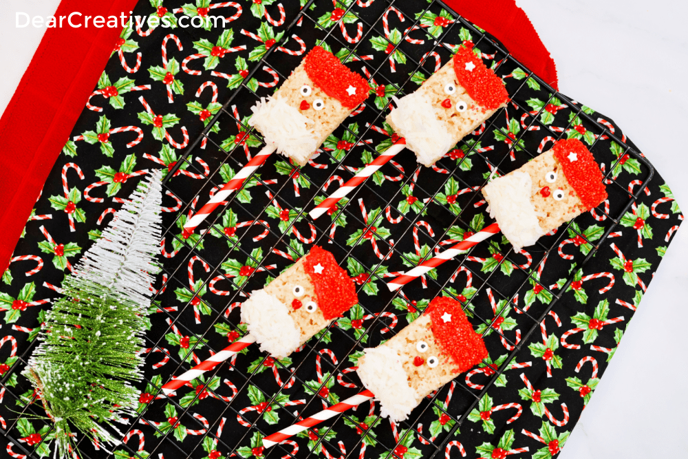 Santa Krispie Treat Pops - Decorate Krispie Treats To Look Like Santa - Easy Christmas Idea - DearCreatives.com
