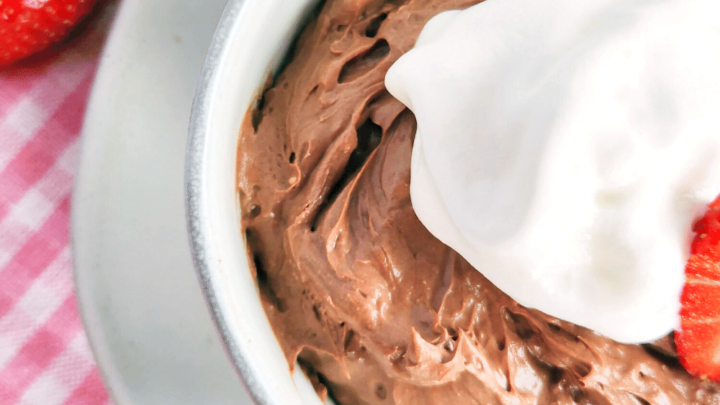Chocolate Mousse - Easy to make, 4 ingredients, no eggs... Get the recipe for chocolate mousse at DearCreatives.com