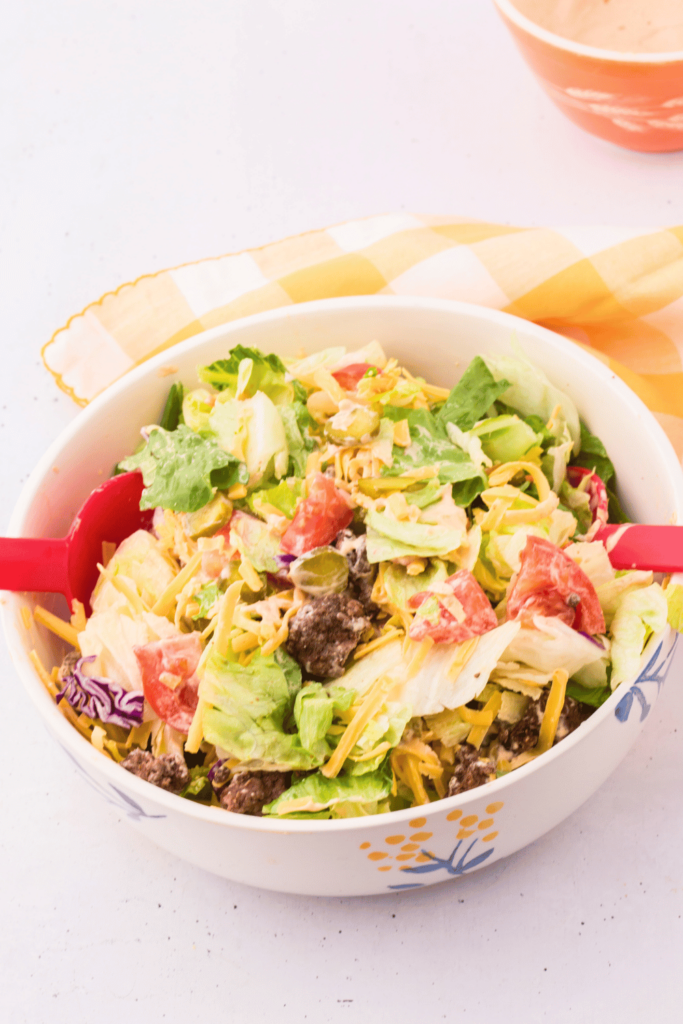 Big Mac Salad Recipe Lean ground beef, lettuce, tomato, shredded cheese, pickles and special sauce. Get the recipe at DearCreatives.com