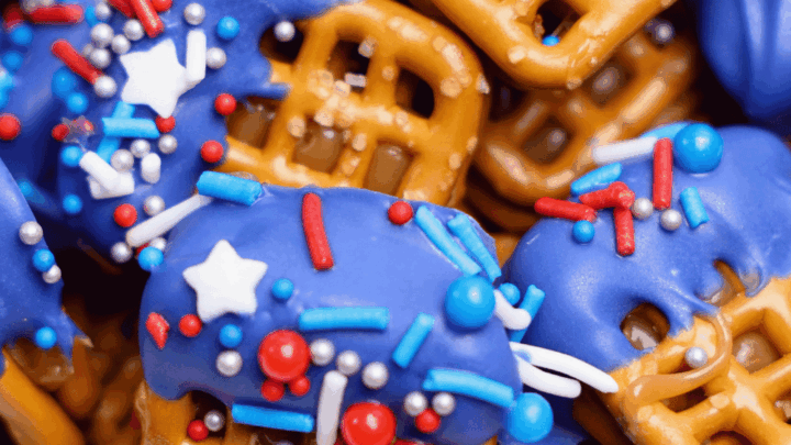 4th of July chocolate covered pretzels